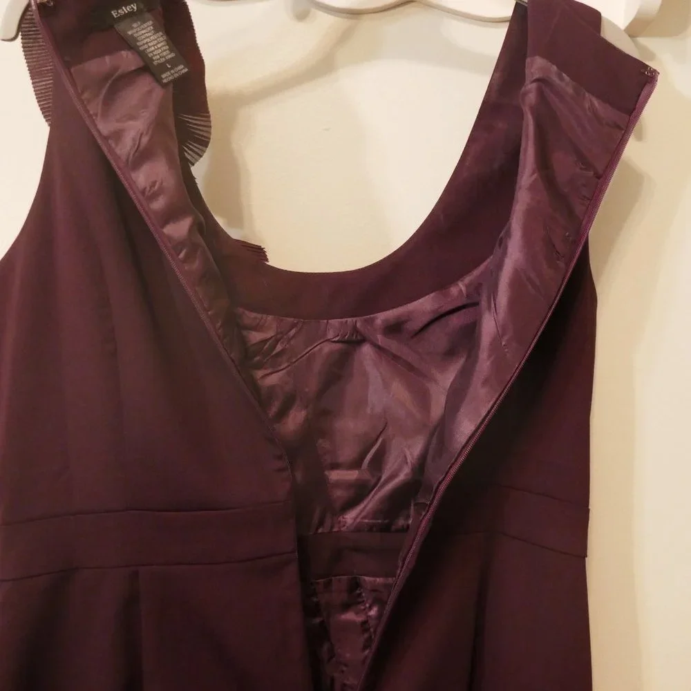 Plum Dress with Ruffle. Large - Picture 5 of 6